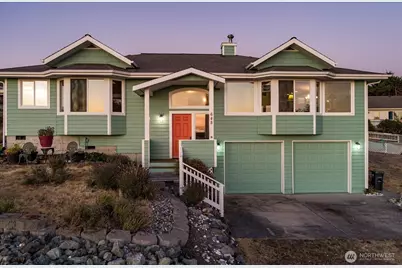 648 Hacienda Drive, Coupeville, WA 98239 - Photo 3
