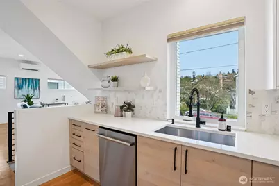 3239 61st Avenue SW, Seattle, WA 98116 - Photo 11