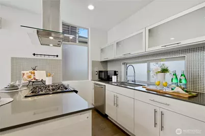 2033 NW 65th Street, Seattle, WA 98117 - Photo 5