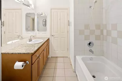 701 1st Avenue N #402, Seattle, WA 98109 - Photo 15