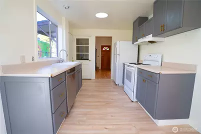 1707 22nd Avenue S, Seattle, WA 98118 - Photo 7