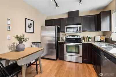 2042 Franklin Avenue E #A, Seattle, WA 98102 - Photo 11