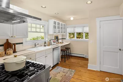 521 N 47th Street, Seattle, WA 98103 - Photo 13