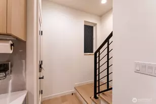 10350 Wallingford Ave N, Seattle, WA 98133 - Photo 9