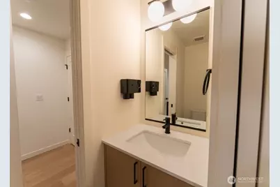 10350 Wallingford Avenue N #B, Seattle, WA 98133 - Photo 15