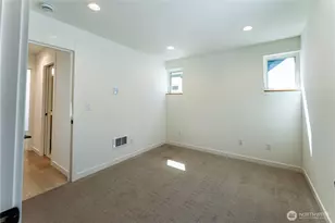 10350 Wallingford Ave N, Seattle, WA 98133 - Photo 15