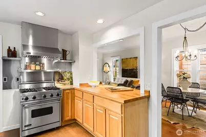 2620 E Roy Street, Seattle, WA 98112 - Photo 9