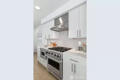 10712 SE 2nd Street, Bellevue, WA 98004 - Photo 9