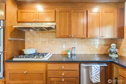 9524 20th Ave NE, Seattle, WA 98115 - Photo 7