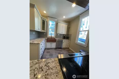 1522 Taylor Avenue N, Seattle, WA 98109 - Photo 21
