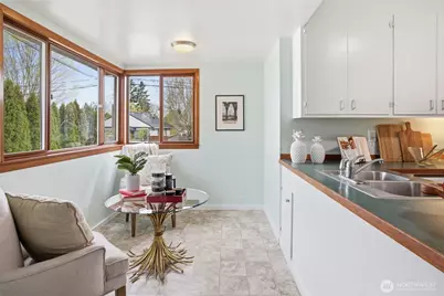 9643 56th Avenue S, Seattle, WA 98118 - Photo 11