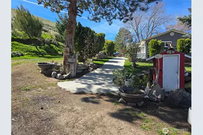 710 Adobe Way, Yakima, WA 98242 - Photo 1