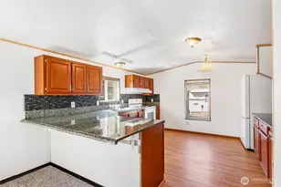 15268 Maple Dr, Renton, WA 98058 - Photo 7