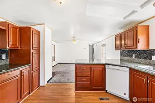 15268 Maple Dr, Renton, WA 98058 - Photo 11