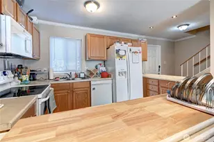 8823 Holly Dr, Everett, WA 98208 - Photo 3