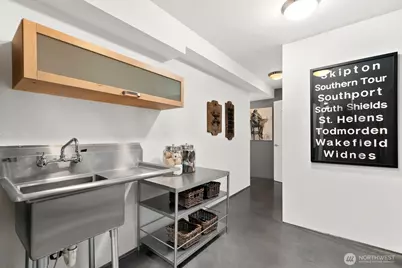 1549 Magnolia Way W, Seattle, WA 98199 - Photo 29