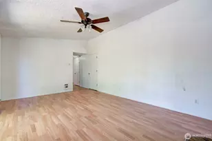 324 NW 8th St, Battle Ground, WA 98604 - Photo 5