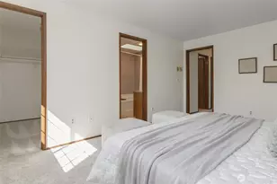 1027 NE 113th St, Seattle, WA 98125 - Photo 17