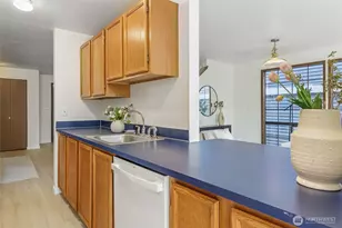 1027 NE 113th St, Seattle, WA 98125 - Photo 11