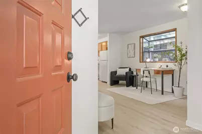 1027 NE 113th Street, Seattle, WA 98125 - Photo 3