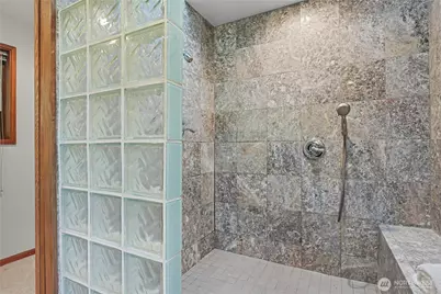 25028 SE Mirrormont Blvd, Issaquah, WA 98027 - Photo 17