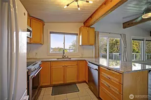 804 Sandstone Ln, Camano Island, WA 98282 - Photo 9