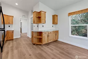 414 292nd St E, Roy, WA 98580 - Photo 7