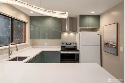 5220 21st Avenue NE #2, Seattle, WA 98105 - Photo 9