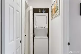 2354 E Yale Ave, Seattle, WA 98102 - Photo 17