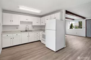 211 Maple St, Lynden, WA 98264 - Photo 9