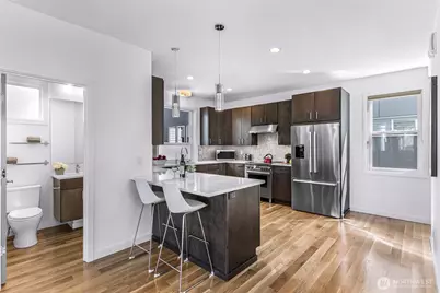 4218 Linden Avenue N, Seattle, WA 98103 - Photo 13