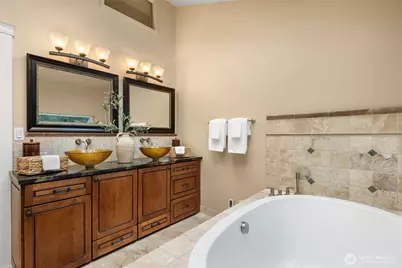 8619 NE 24th Street, Clyde Hill, WA 98004 - Photo 19