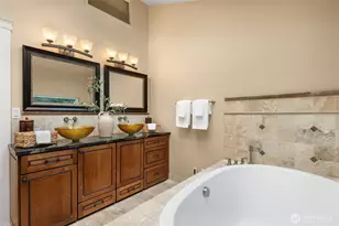 8619 NE 24th St, Clyde Hill, WA 98004 - Photo 19