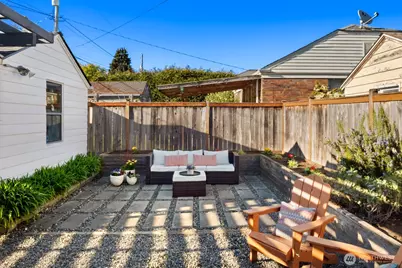 2106 NW 77th Street, Seattle, WA 98117 - Photo 27