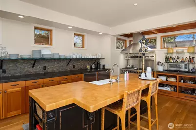 339 Lovell Avenue SW, Bainbridge Island, WA 98110 - Photo 7