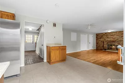 11516 Bartlett Ave NE, Seattle, WA 98125 - Photo 9