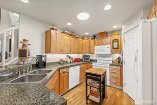 211 E Sterling Dr, Allyn, WA 98524 - Photo 9