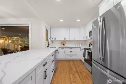 18330 47th Place NE, Lake Forest Park, WA 98155 - Photo 5