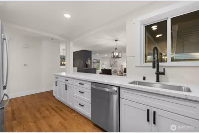 18330 47th Place NE, Lake Forest Park, WA 98155 - Photo 7