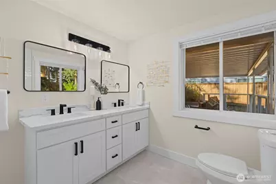 18330 47th Place NE, Lake Forest Park, WA 98155 - Photo 17