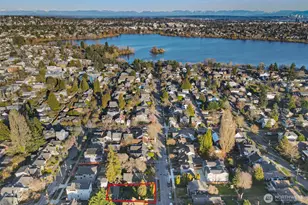 528 N 70th St, Seattle, WA 98103 - Photo 7