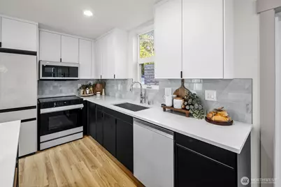 2935 39th Avenue SW, Seattle, WA 98116 - Photo 11