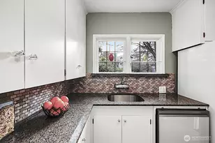 750 Belmont Ave E, Seattle, WA 98102 - Photo 15