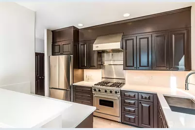 21 W Comstock Street #102, Seattle, WA 98119 - Photo 3