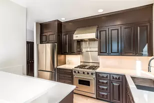 21 W Comstock St, Seattle, WA 98119 - Photo 3