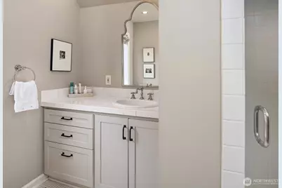115 Dorffel Drive E, Seattle, WA 98112 - Photo 33