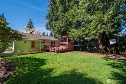 14828 Ashworth Avenue N, Seattle, WA 98117 - Photo 35