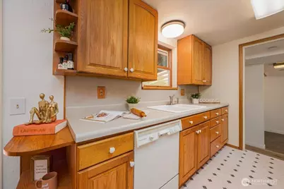 14828 Ashworth Avenue N, Seattle, WA 98117 - Photo 11