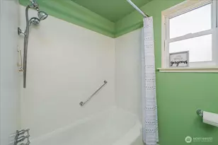 14828 Ashworth Ave N, Seattle, WA 98117 - Photo 17