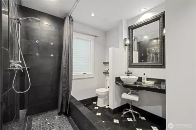 2528 1st Avenue W, Seattle, WA 98119 - Photo 17